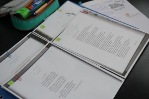 Les poésies en école à la maison copyright crapaud-chameau.com